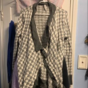 Aeropostal white with grey cardigan